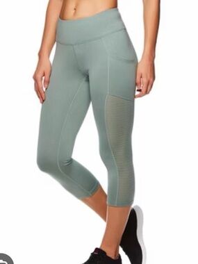 Reebok Focus Capri Compression Leggings: Side Pockets, EUC, Sage Green, Large